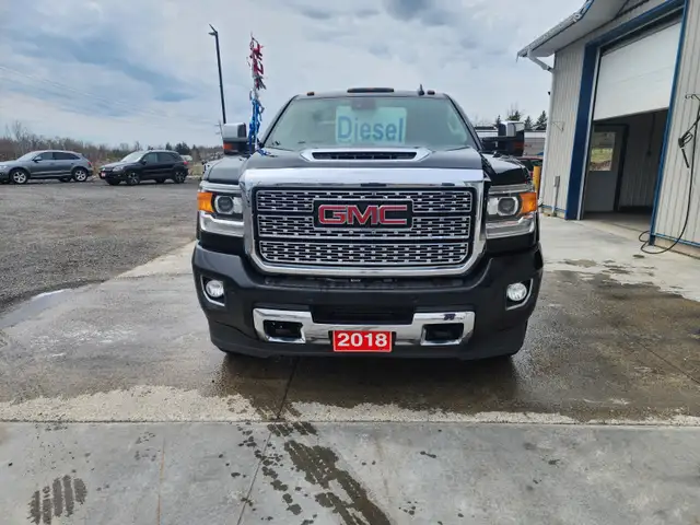 2018 GMC Sierra Denali 2500HD Duramax Diesel 4x4 - Photo 2