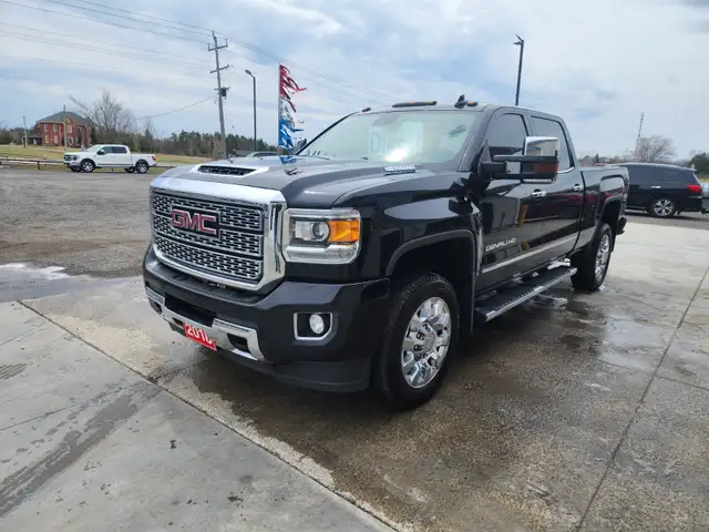2018 GMC Sierra Denali 2500HD Duramax Diesel 4x4 - Photo 3