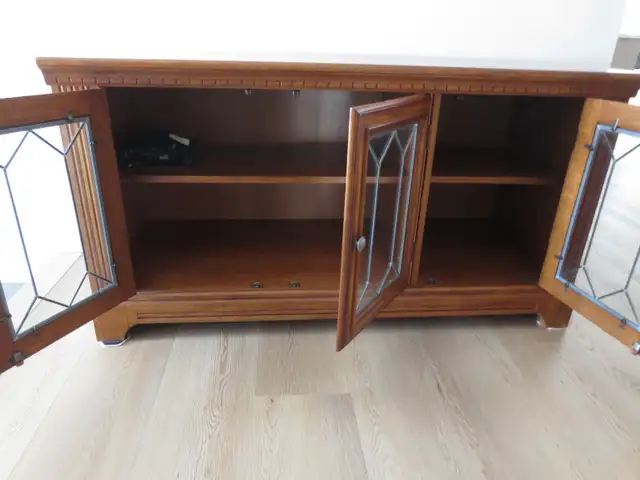 Entertainment Unit - Photo 2