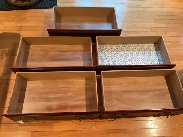 5 drawer dresser French Provincial - Photo 3