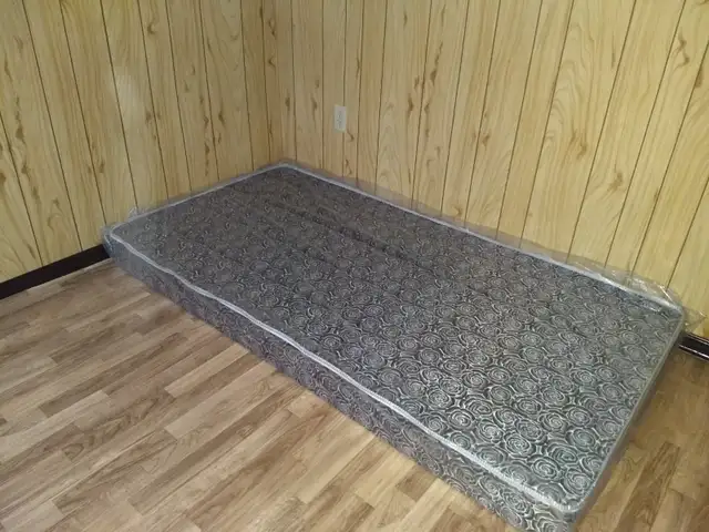 A basement apartment of two rooms for rent (two or three persons - Photo 2