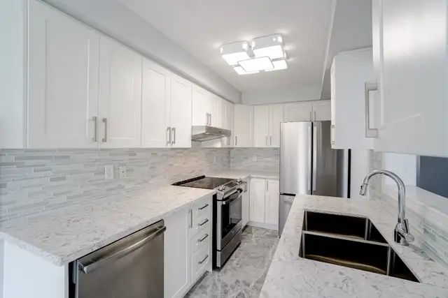 GORGEOUS TH-3 BDRMS,4 BATHS,FINISHED BASEMENT, HARDWOD-Mavis/401 - Photo 2