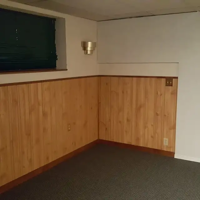 Basement for rent available from April 1, 2026 in Shawnessy - Photo 3