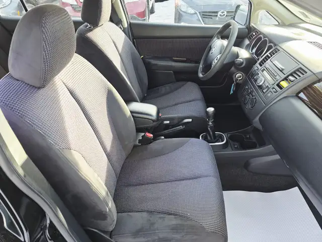 2010 Nissan Versa Manual Low Mileage Clean Carfax Cruise Control - Photo 11
