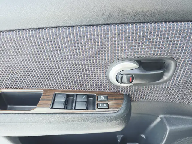 2010 Nissan Versa Manual Low Mileage Clean Carfax Cruise Control - Photo 15