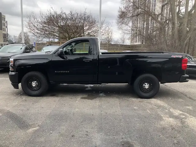 2017 Chevrolet Silverado 1500 5.3 v8 4x4 long box 8 foot box - Photo 4