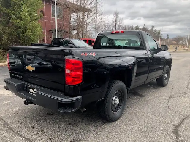 2017 Chevrolet Silverado 1500 5.3 v8 4x4 long box 8 foot box - Photo 6