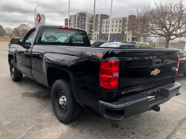 2017 Chevrolet Silverado 1500 5.3 v8 4x4 long box 8 foot box - Photo 8