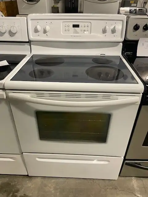Cuisinière blanche vitrocéramique Frigidaire
