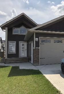 2 Bed 1 Bath Lower Suite in Westgate Available May 1st!