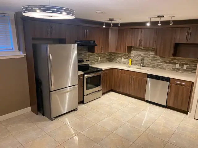 2 Bed 1 Bath Lower Suite in Westgate Available May 1st! - Photo 2