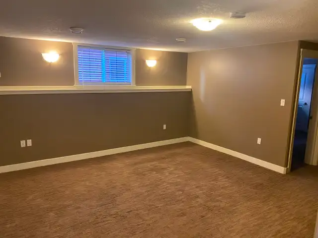 2 Bed 1 Bath Lower Suite in Westgate Available May 1st! - Photo 3