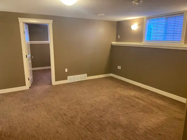 2 Bed 1 Bath Lower Suite in Westgate Available May 1st! - Photo 4