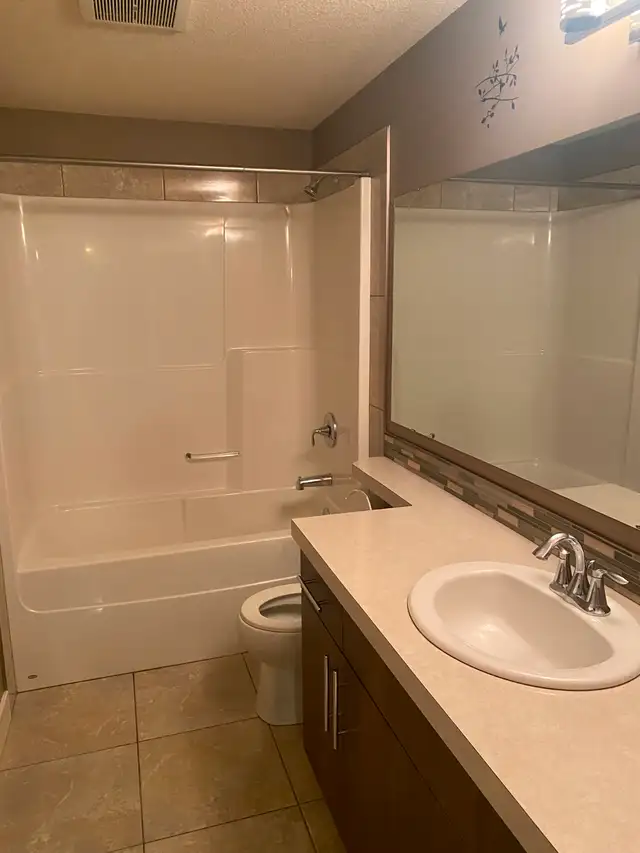 2 Bed 1 Bath Lower Suite in Westgate Available May 1st! - Photo 7