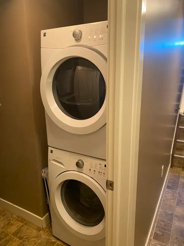 2 Bed 1 Bath Lower Suite in Westgate Available May 1st! - Photo 8