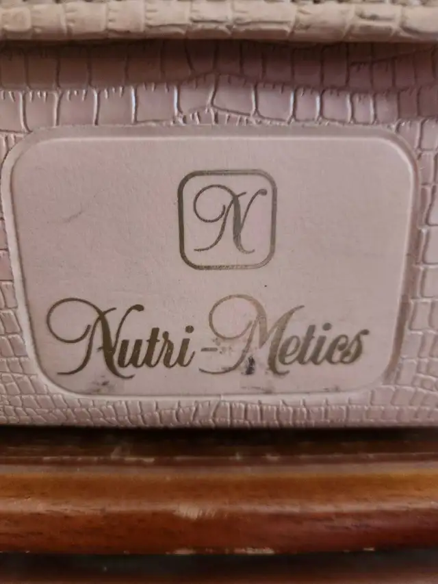Vintage Nutrimetics Makeup Kit -lots of make up here - Photo 2