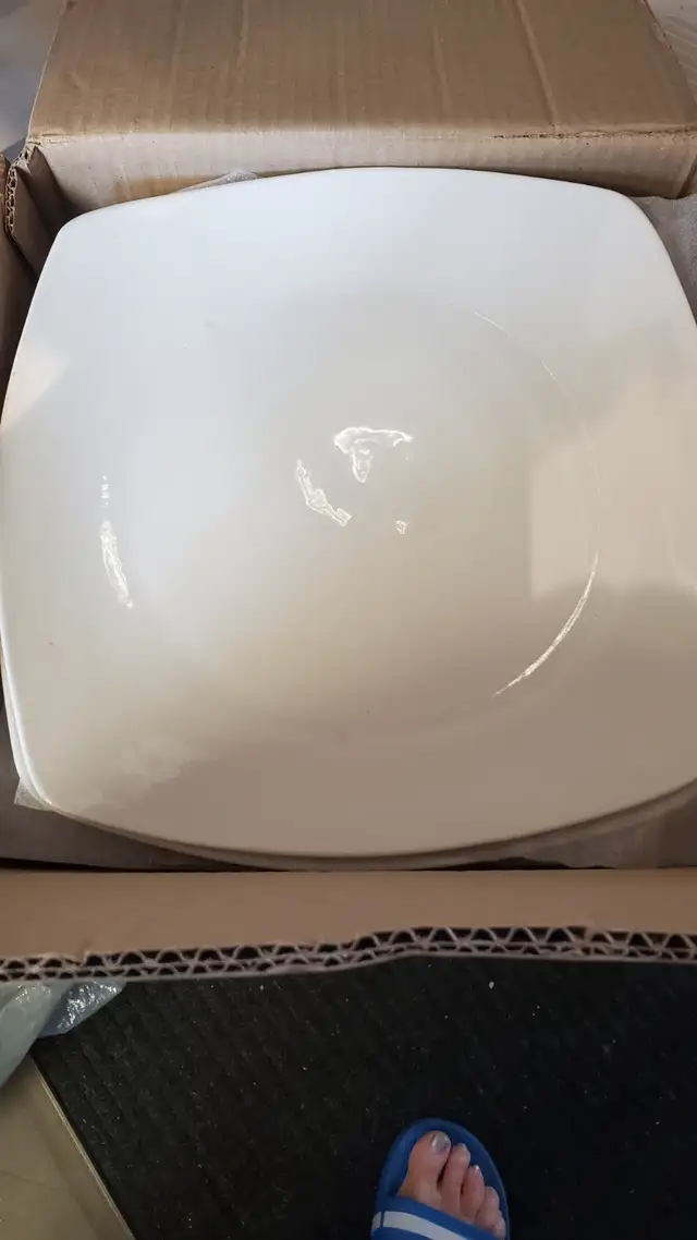 Plates - NEW - 6 White Square 12'/30 cm