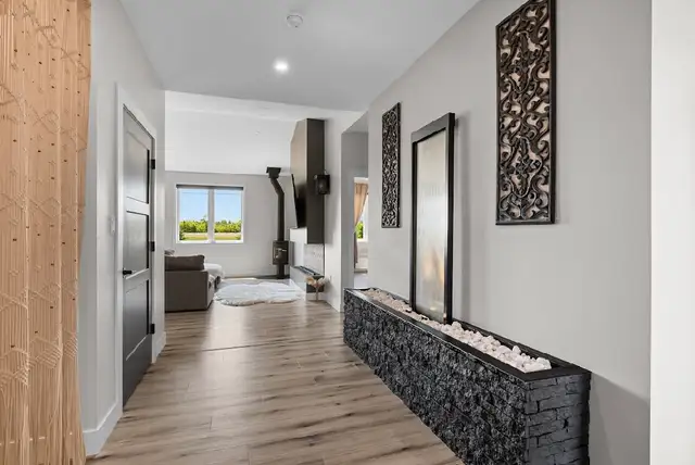 Stunning Home For Sale!! - Photo 4