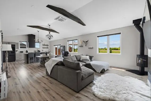 Stunning Home For Sale!! - Photo 5