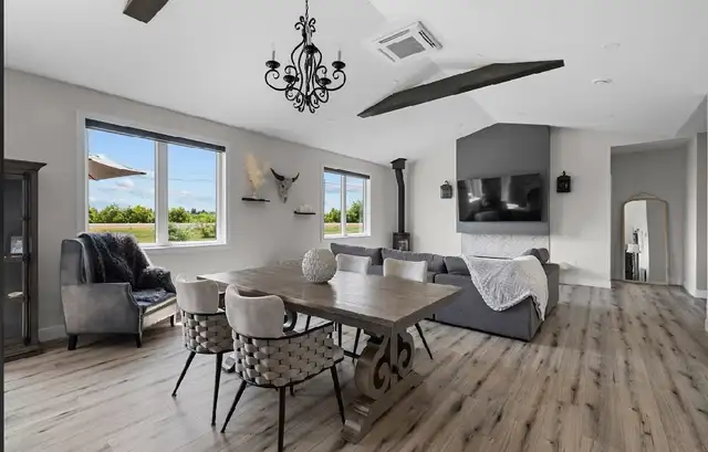 Stunning Home For Sale!! - Photo 6