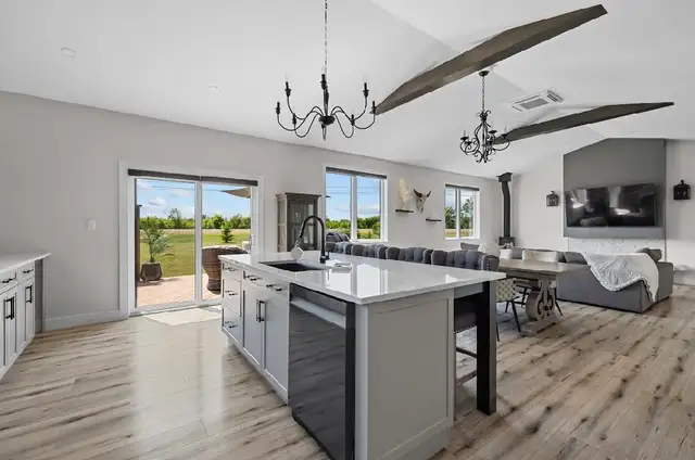 Stunning Home For Sale!! - Photo 7