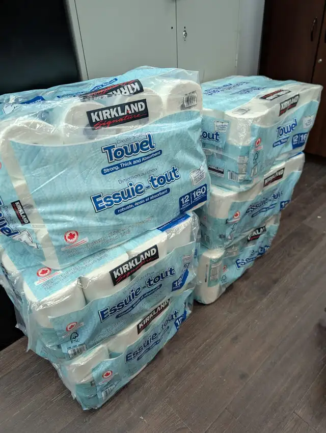 Kirkland Signature 2-ply Paper Towels, 12-pack - Photo 2