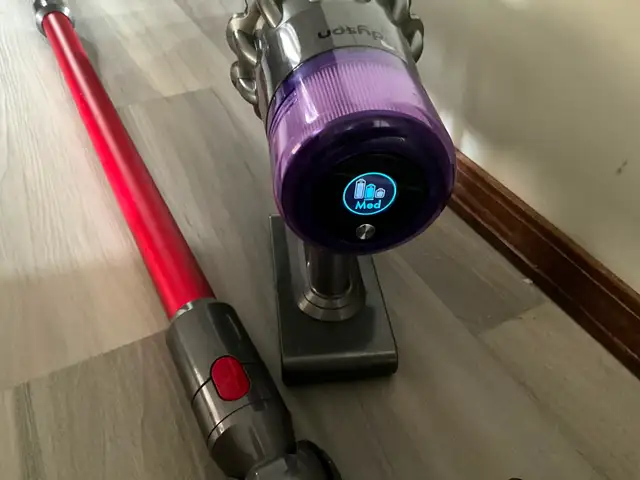 Dyson V11 Cordless Vacuum - Photo 3