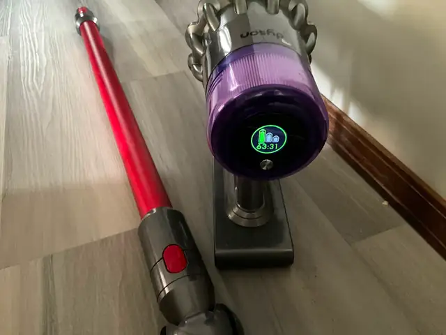 Dyson V11 Cordless Vacuum - Photo 4