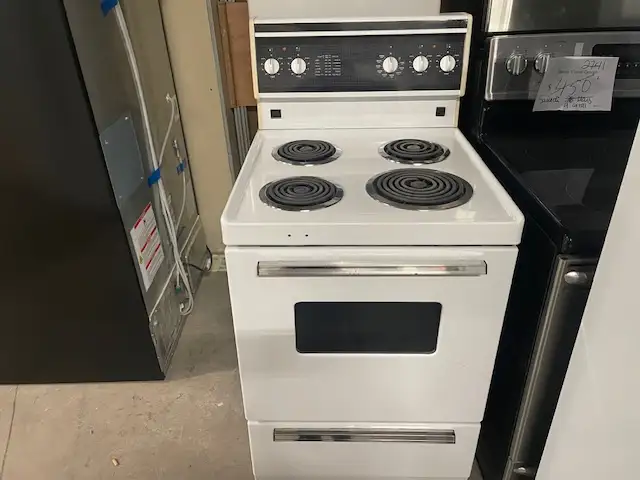 Cuisinière blanche 24'' ronds serpentins Frigidaire
