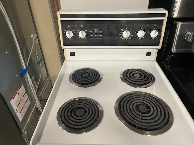 Cuisinière blanche 24'' ronds serpentins Frigidaire - Photo 2