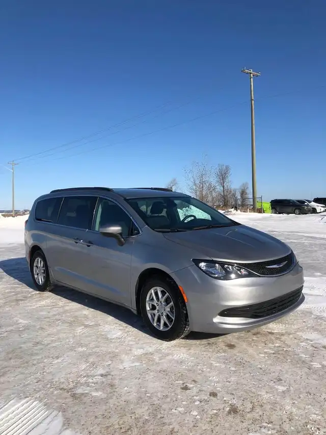 2017 Chrysler Pacifica LX - Photo 3