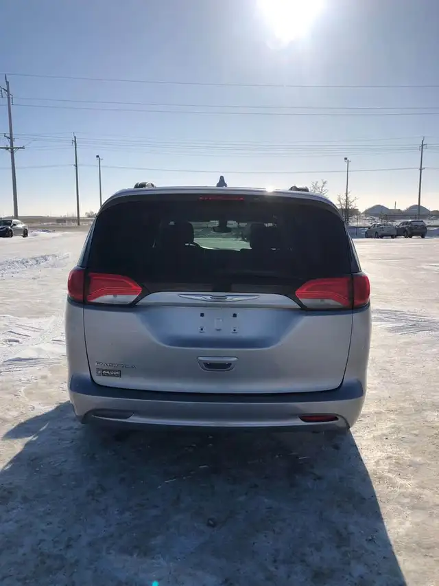 2017 Chrysler Pacifica LX - Photo 6