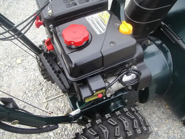 MTD BOLENS FULLY LOADED 24' SNOW BLOWER - Photo 8