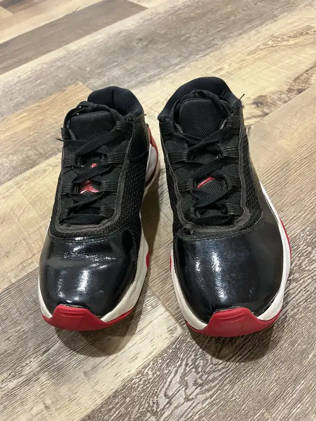 Air Jordan 11 IE Low - Photo 4
