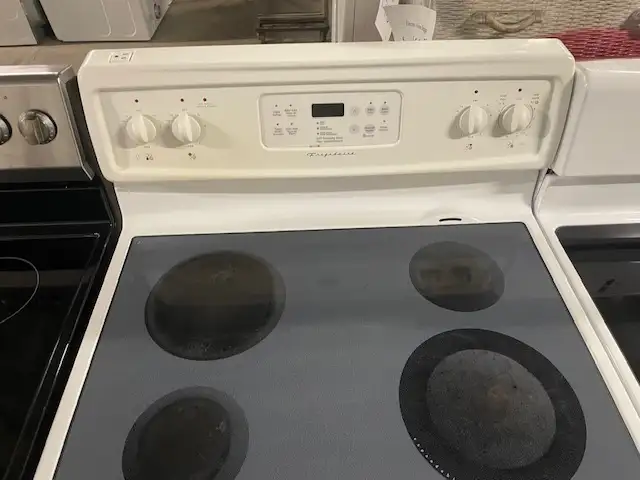 Cuisinière blanche vitrocéramique Frigidaire - Photo 2