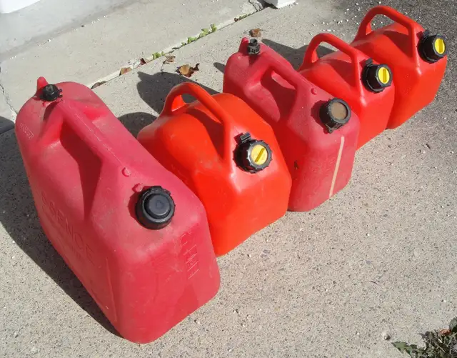 GAS / JERRY CANS - Photo 2