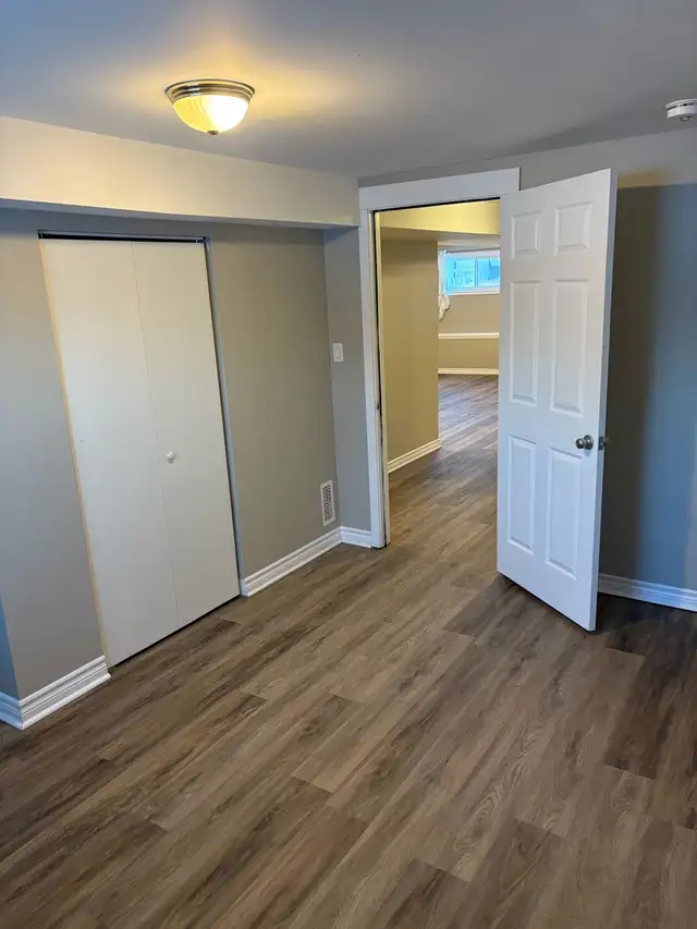 Renovated 2 Bedroom/ 1 Full Bathroom Unit Close To Kitchene - Photo 8