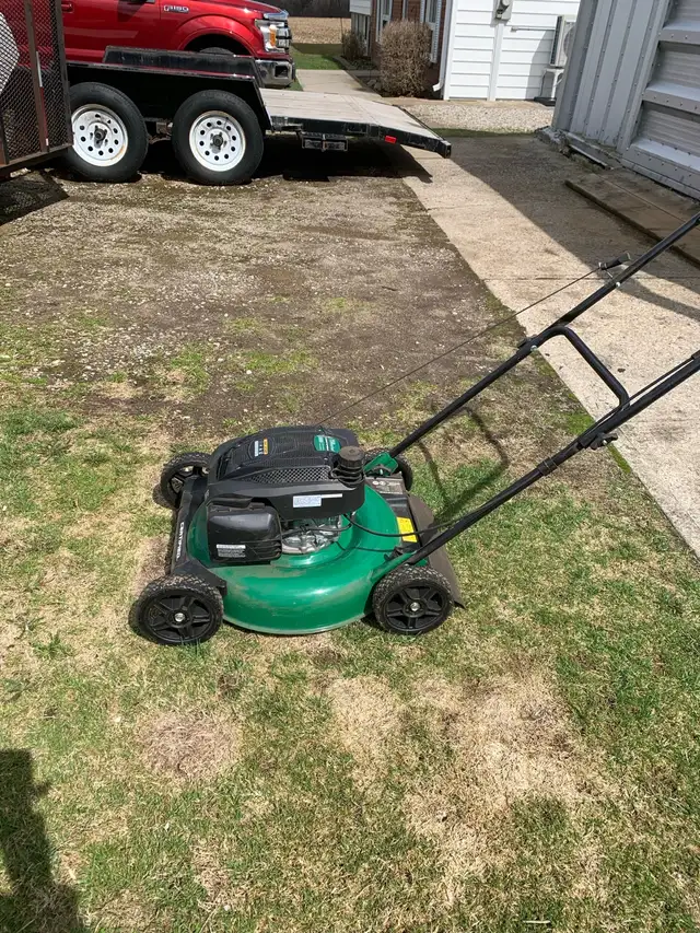 practically New lawn mower - Photo 3