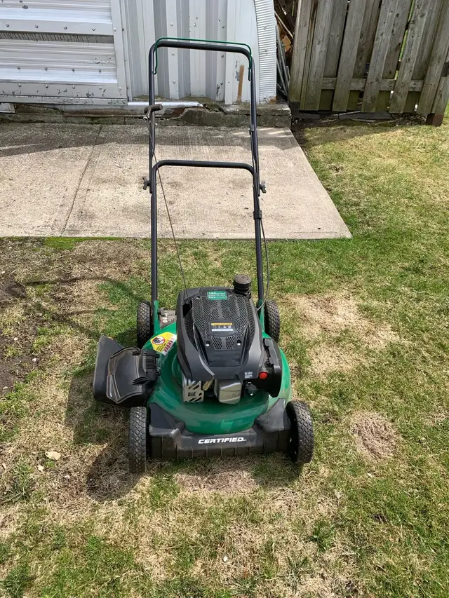 practically New lawn mower - Photo 4