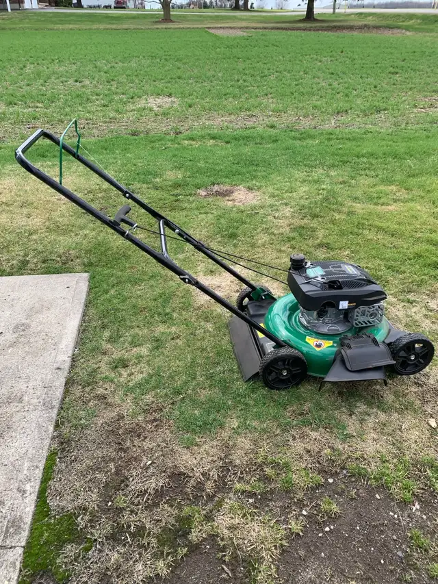 practically New lawn mower - Photo 5