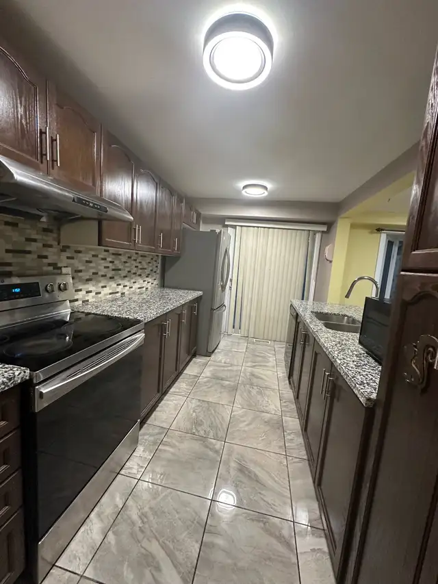 3 Bedrooms House, Rent , Brampton - Photo 3