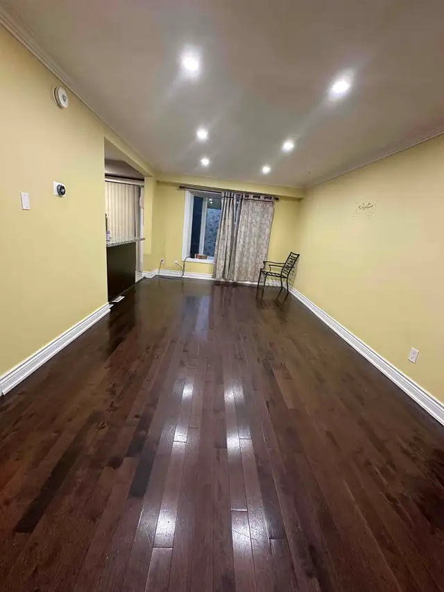 3 Bedrooms House, Rent , Brampton - Photo 4