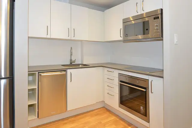 renovated one bedroom, river and gerrard - ID 1590 - Photo 2