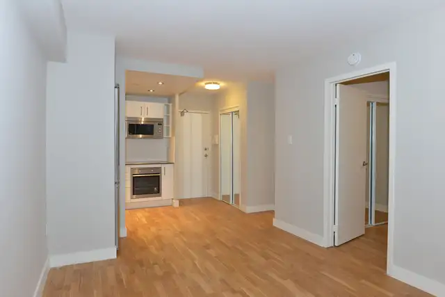 renovated one bedroom, river and gerrard - ID 1590 - Photo 4
