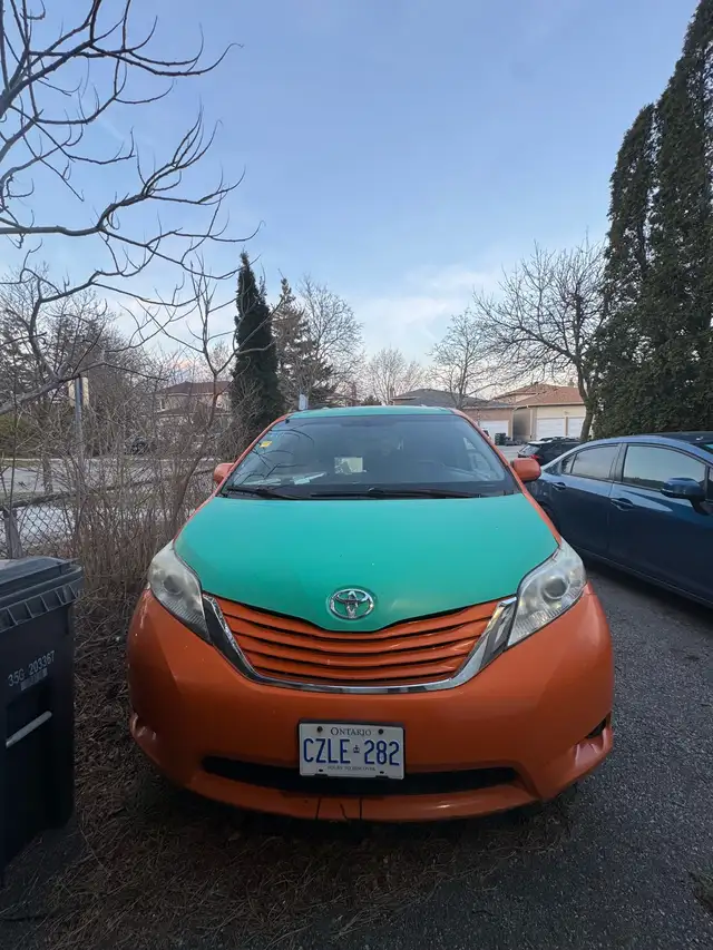 2015 Toyota Sienna LE Wheelchair | New Trans | 2 Sets of Tires
