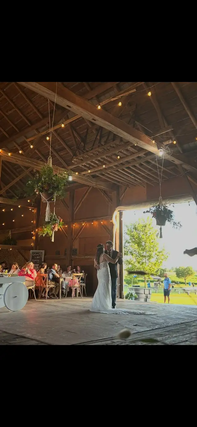Barn Weddings - Photo 4