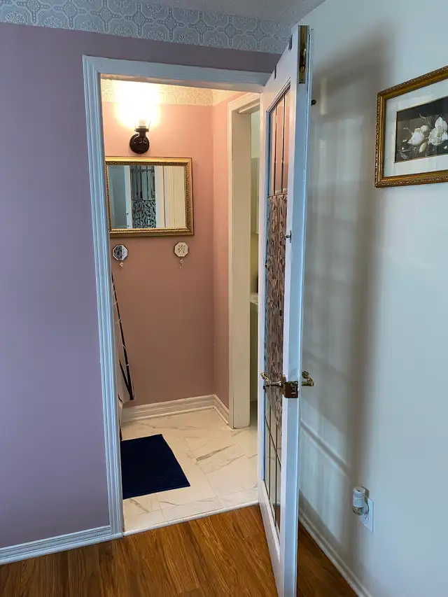 All-inclusive Master Bedroom with Private En Suite Bathroom - Photo 6