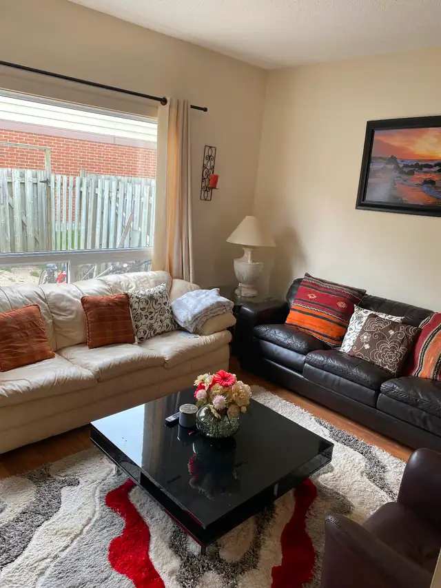 All-inclusive Master Bedroom with Private En Suite Bathroom - Photo 9