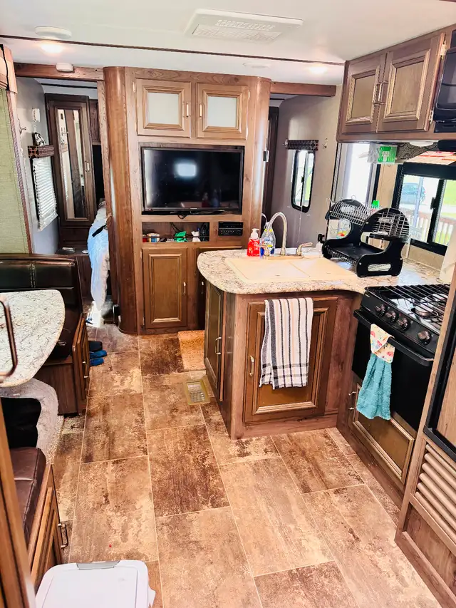 2019 Keystone  Passport Grand Touring - Photo 2