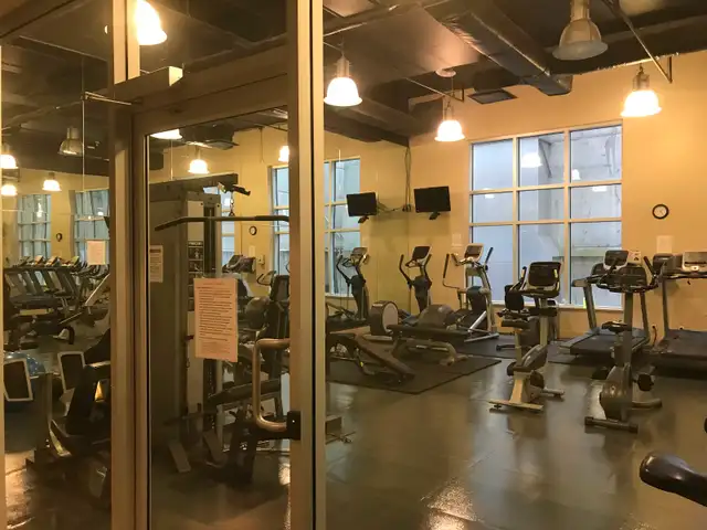 Roommate needed/ large master bedroom - Photo 7